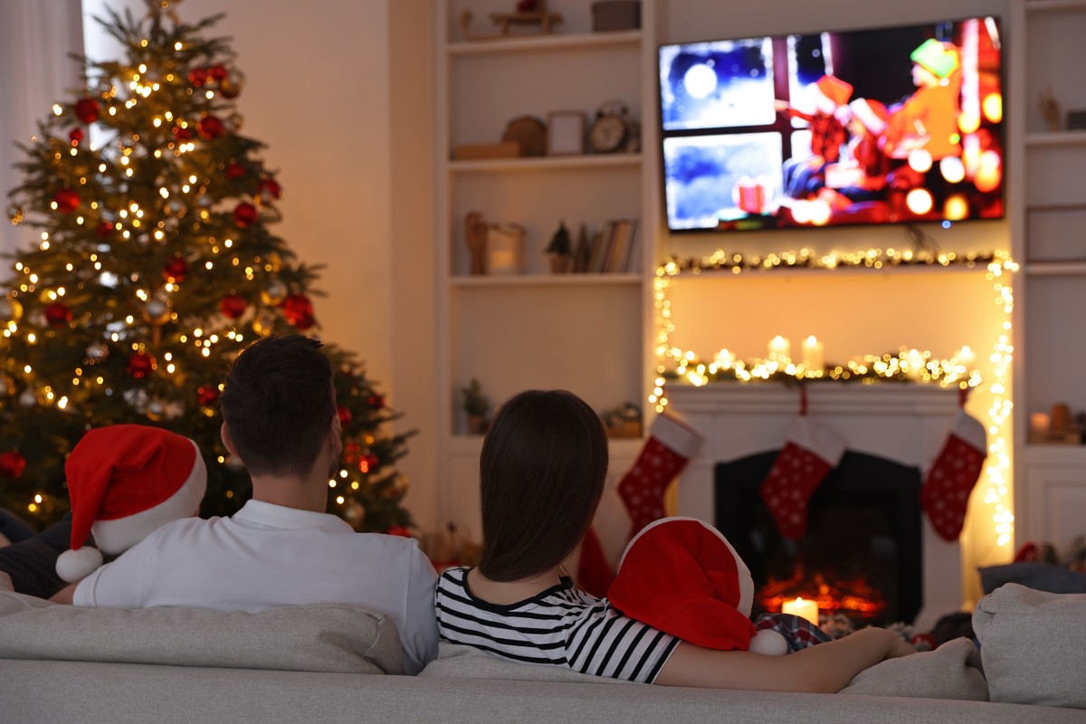 Tổ chức buổi xem phim Noel gắn kết 