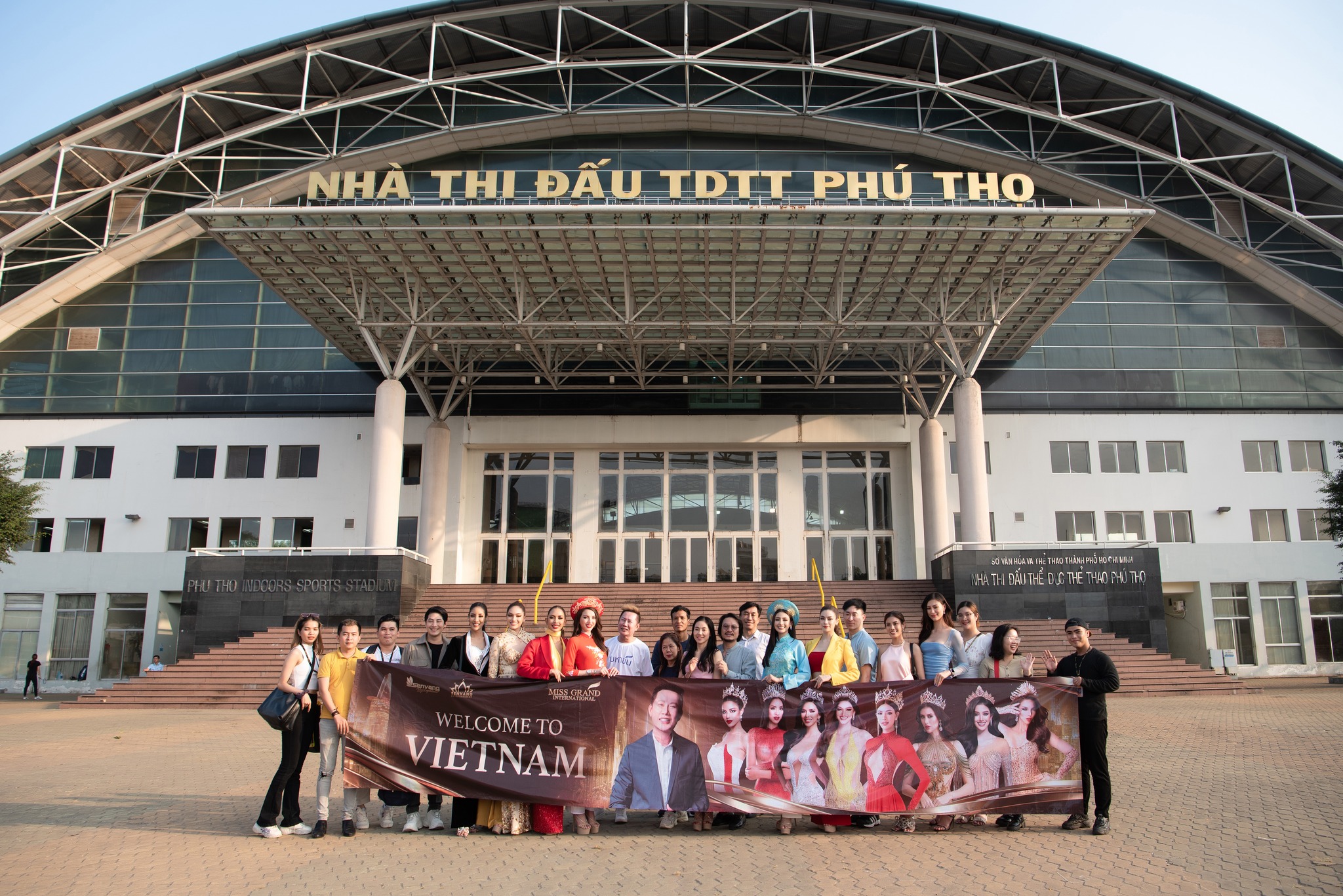 Nhà thi đấu Phú Thọ nằm tại trung tâm Quận 11 thành phố Hồ Chí Minh