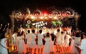 Gala Dinner trên biển cho khách du lịch