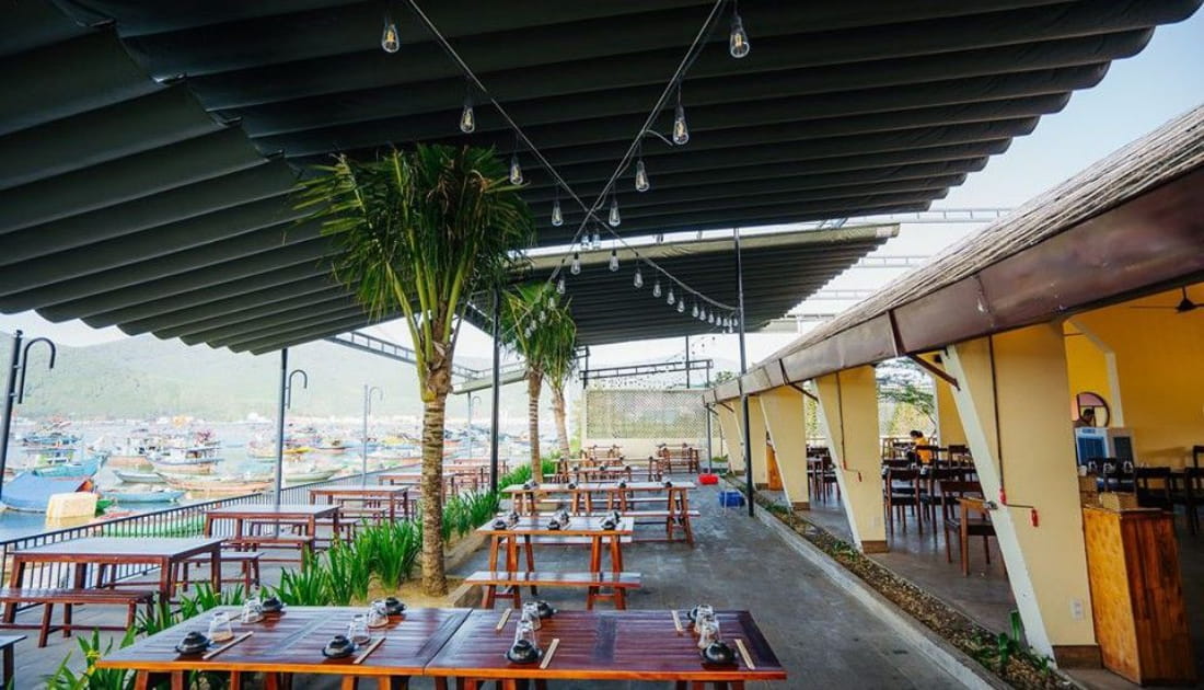 Nhà hàng Chân trời góc bể