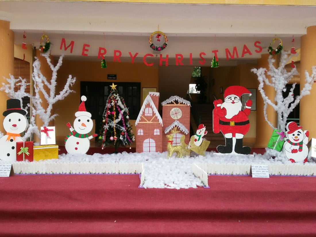 Trang trí chủ đề Noel tại trường học