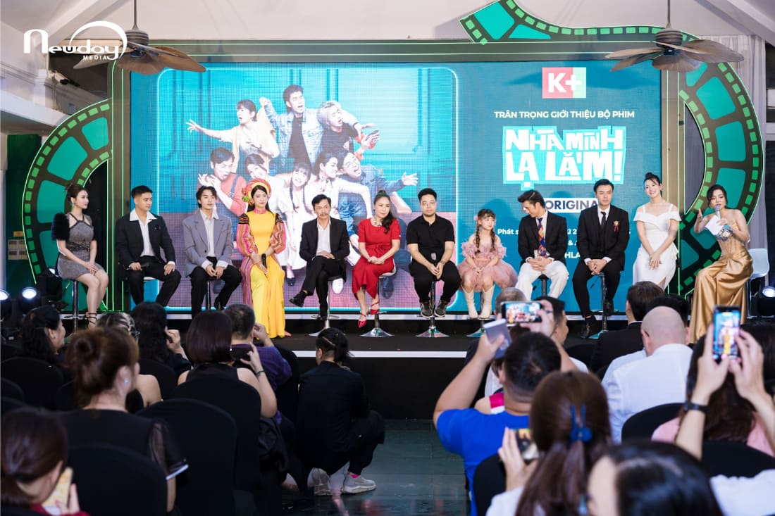 Sự kiện ra mắt phim “Nhà mình lạ lắm" do Newday Media thực hiện