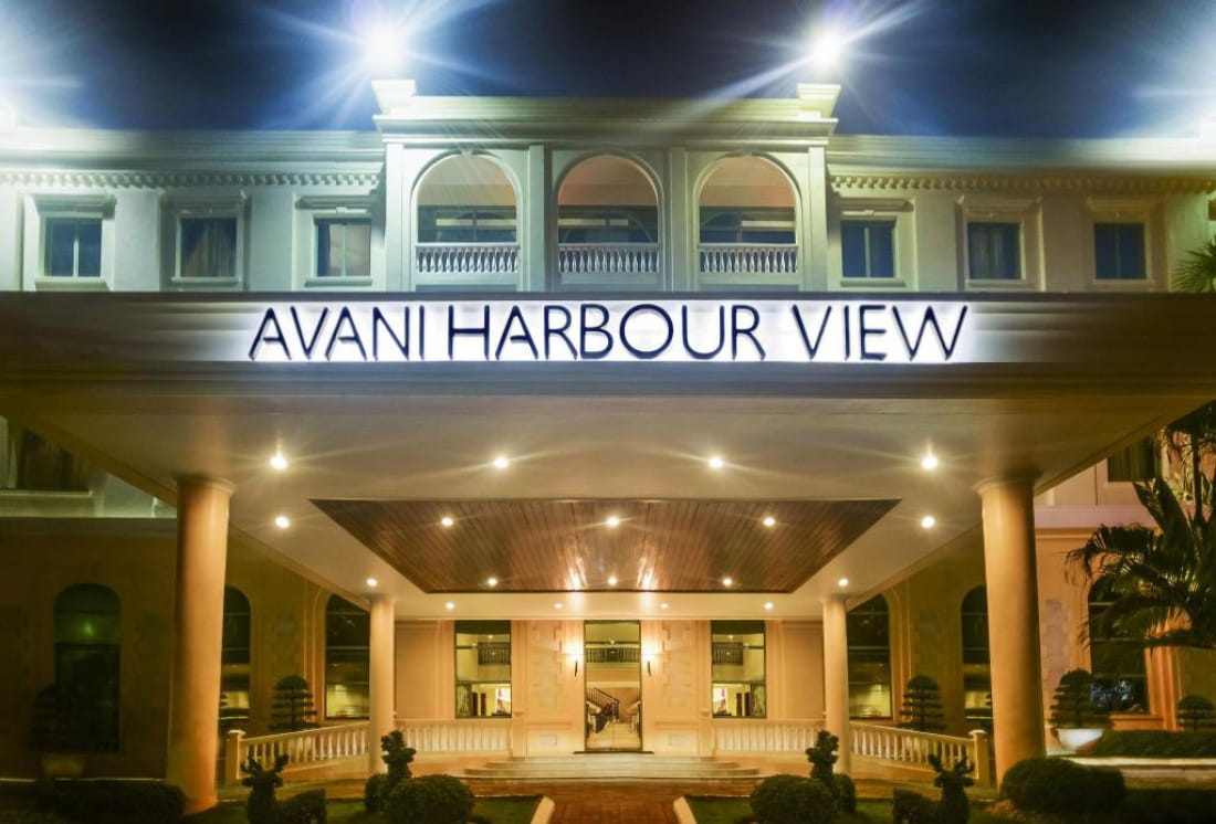 Khách sạn Avani Harbour View